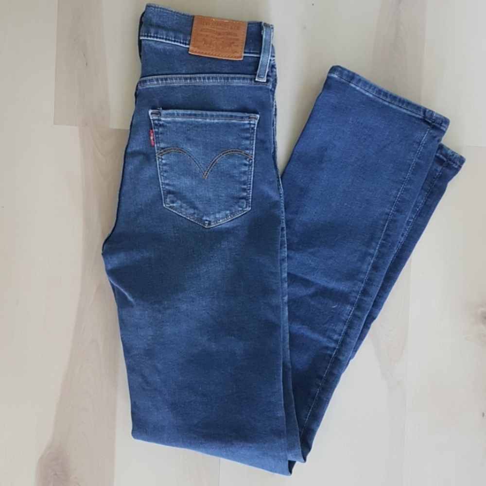 Levi's 724 High Rise Straight Jeans